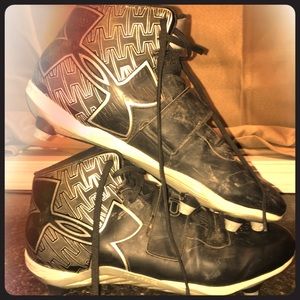 HIGHTOP UNDER ARMOR FOOTBALL CLEATS